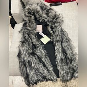 Oversized faux fur hooded vest XS Aritzia